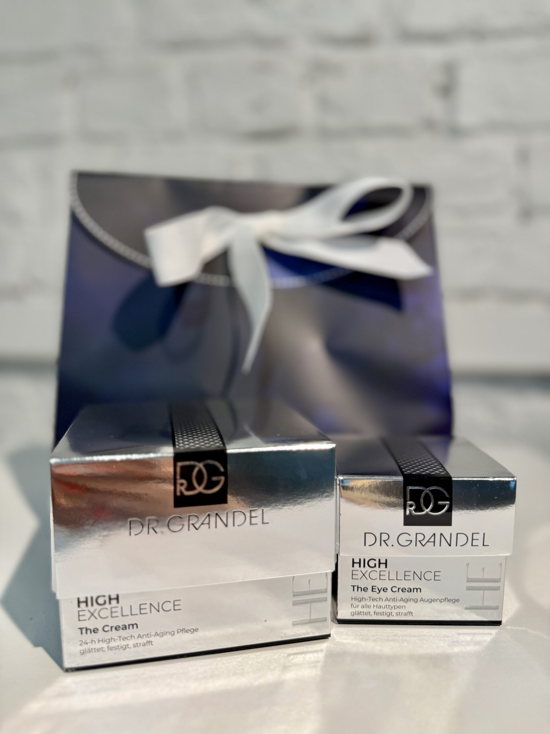 High Excellence pretgrumbu krēms + DĀVANA acu krēms