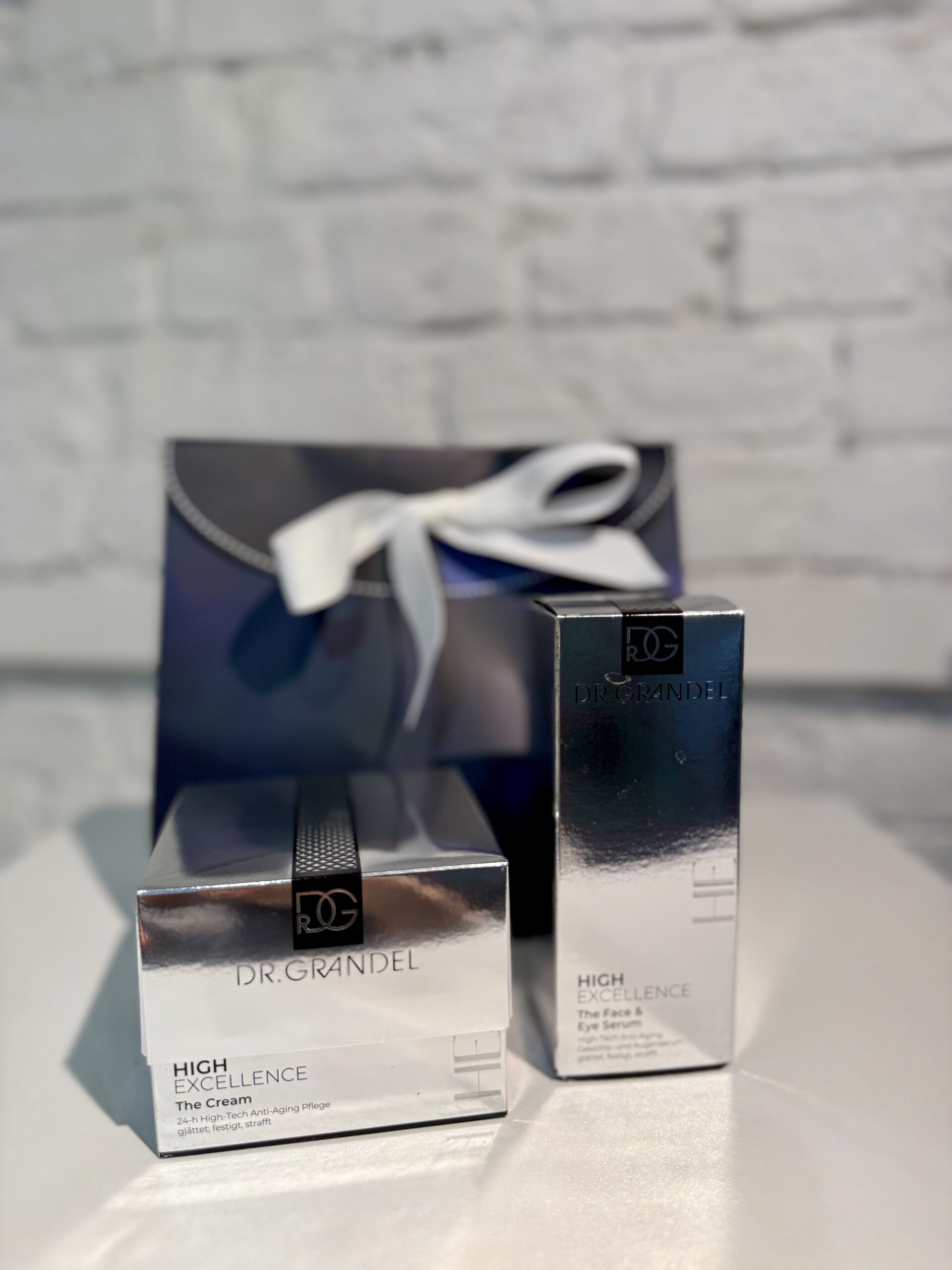 High Excellence pretgrumbu krēms + DĀVANA liftinga serums