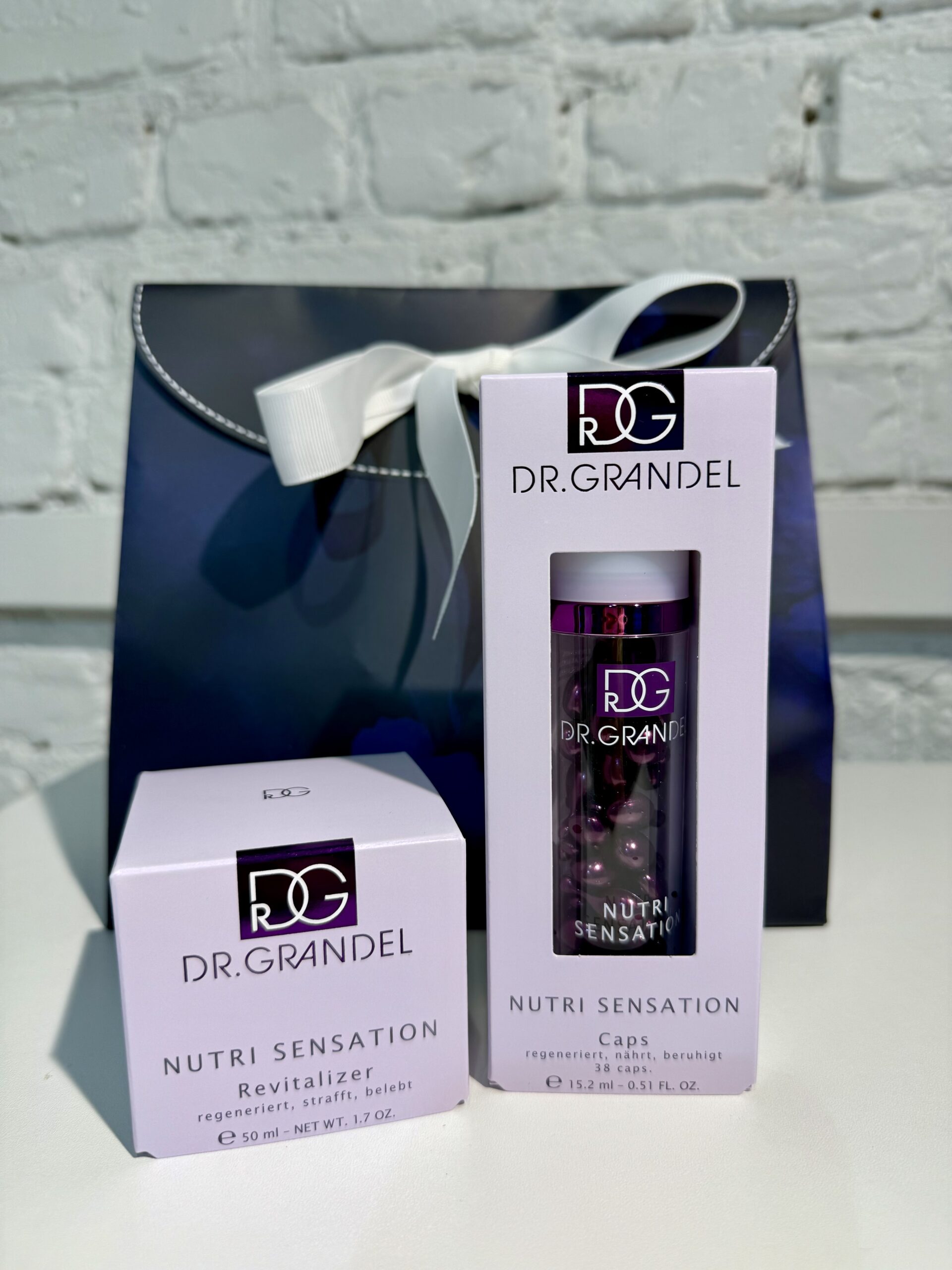 Nomierinošs, atjaunojošs krēms + DĀVANA liftinga kapsulas