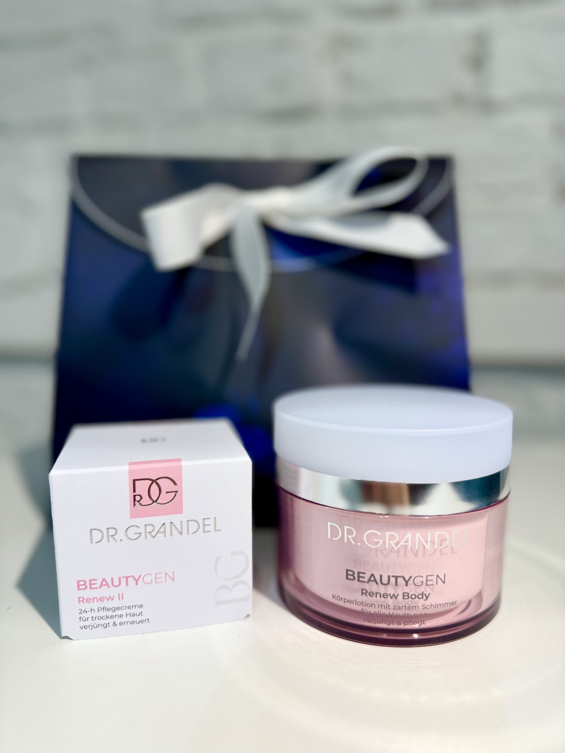 Atjaunojošs krēms ar sniega aļģi + DĀVANA ķermeņa krēms